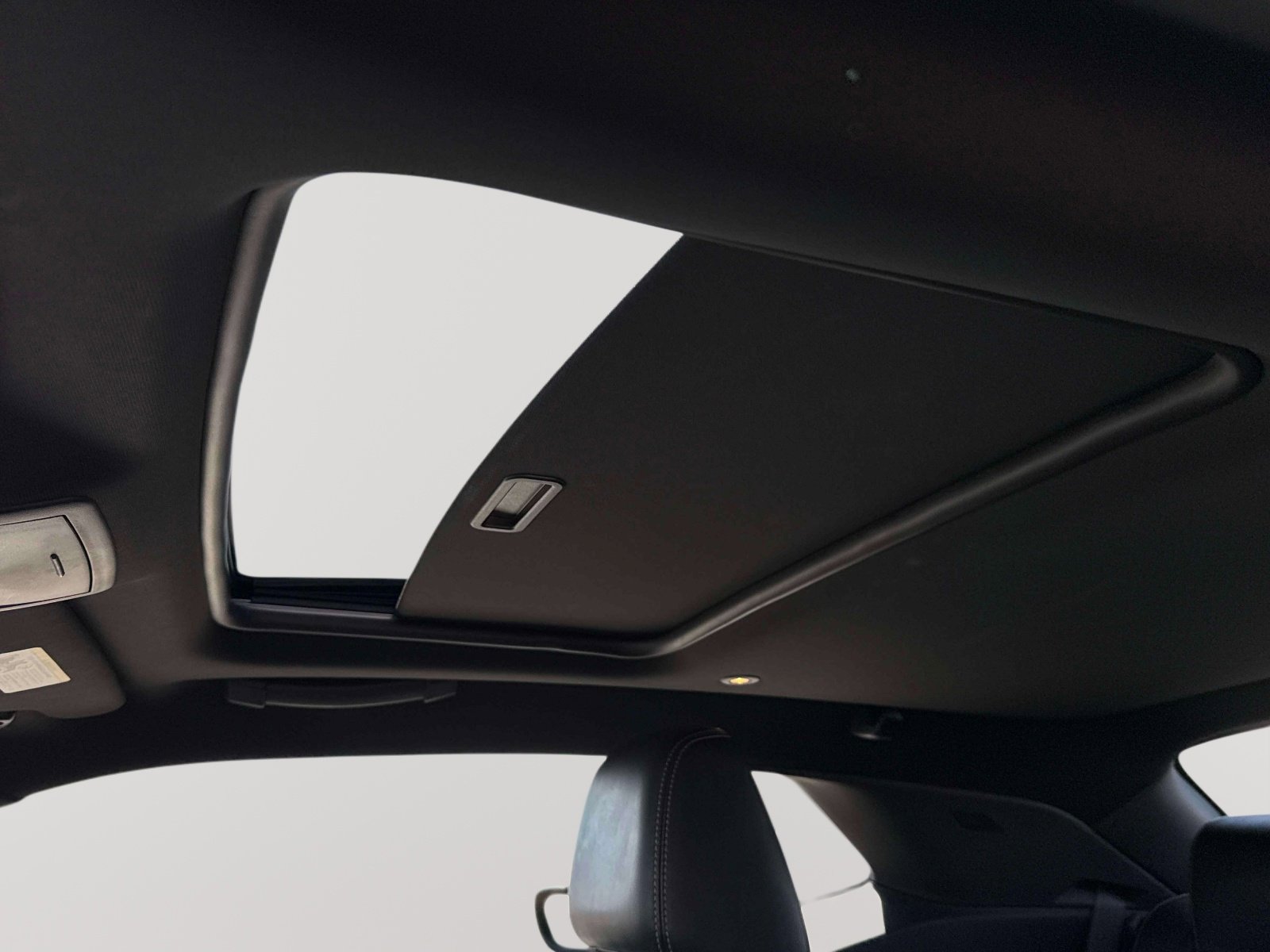 Used 2014 Dodge Challenger R/T RWD image 8