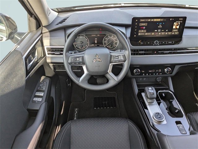 New 2026 Mitsubishi Outlander ES image 15