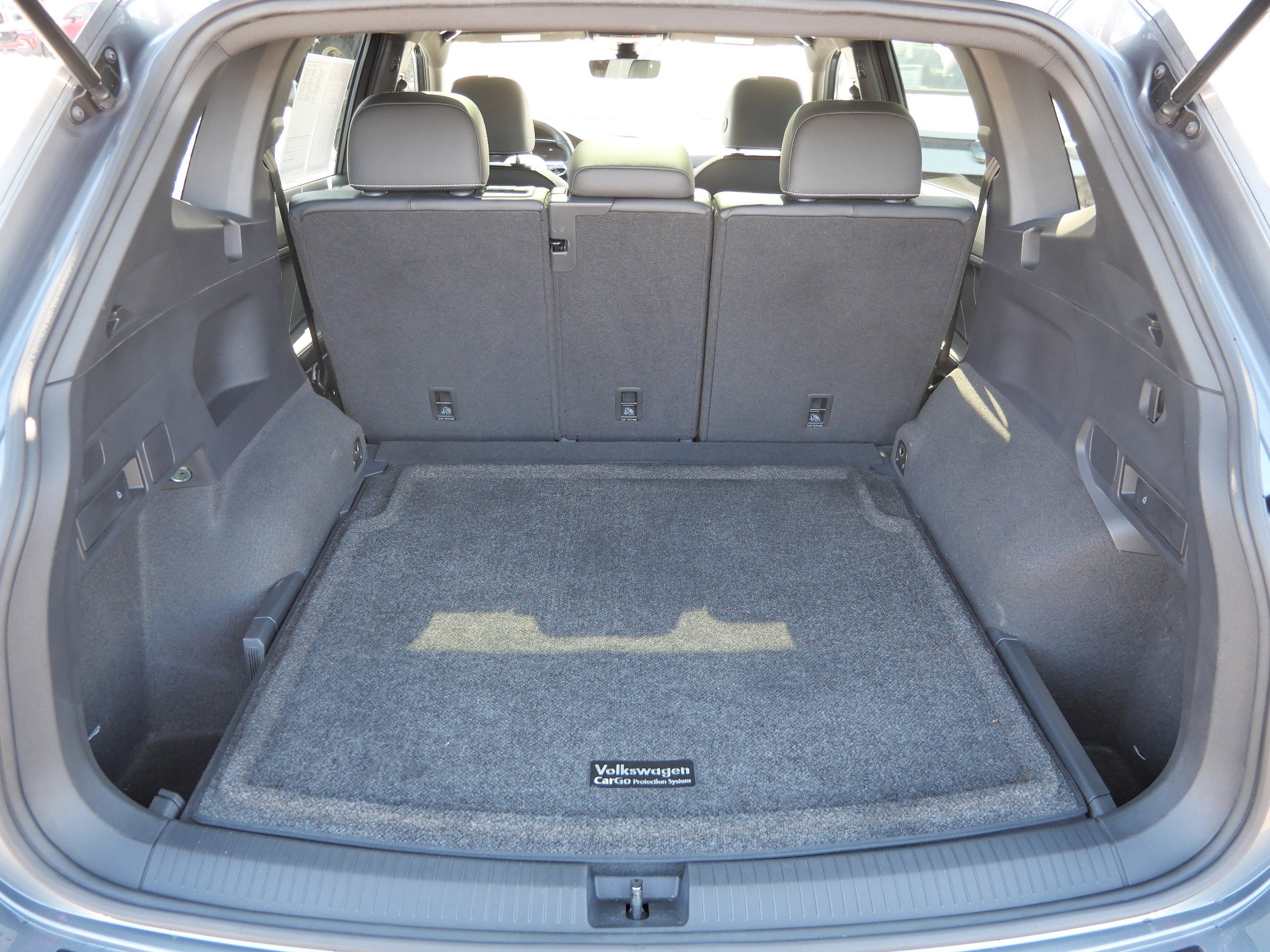 Certified 2023 Volkswagen Tiguan SE R-Line image 18