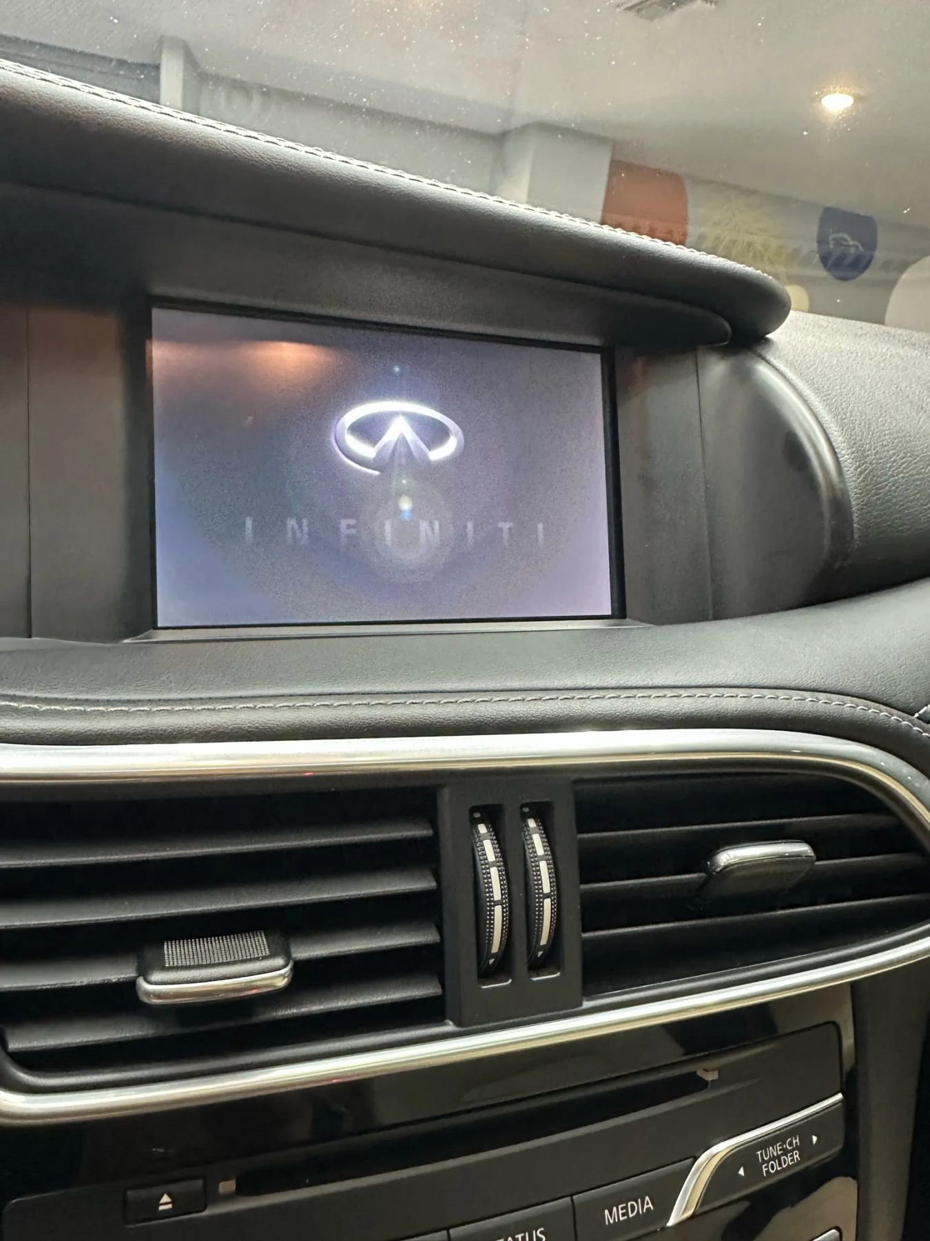 Used 2017 INFINITI QX30 Premium w/ Navigation Package image 18