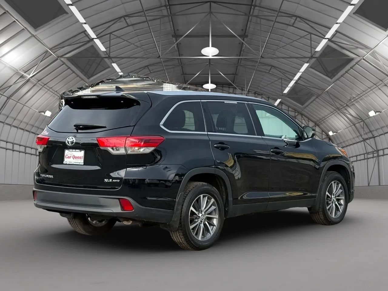 Used 2019 Toyota Highlander XLE w/ Preferred Accessory Package AWD/4WD image 7