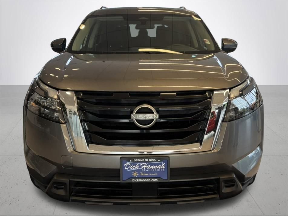 Used 2023 Nissan Pathfinder SV image 3