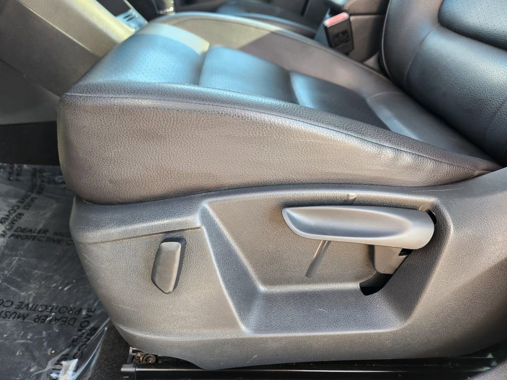 Used 2011 Volkswagen Tiguan SE image 13