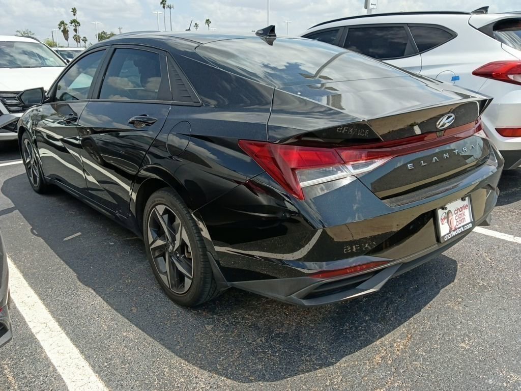 Used 2023 Hyundai Elantra SEL w/ Convenience Package FWD image 4