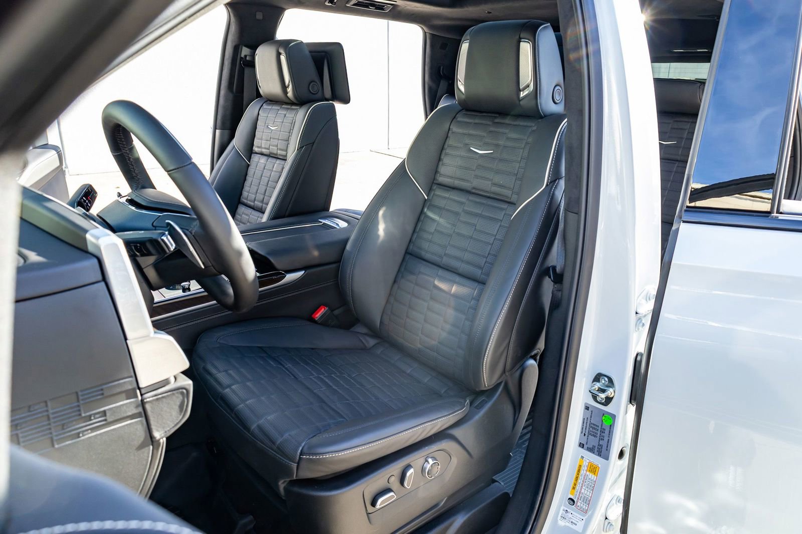 Used 2026 Cadillac Escalade Platinum Sport w/ LPO, Floor Liner Package image 28