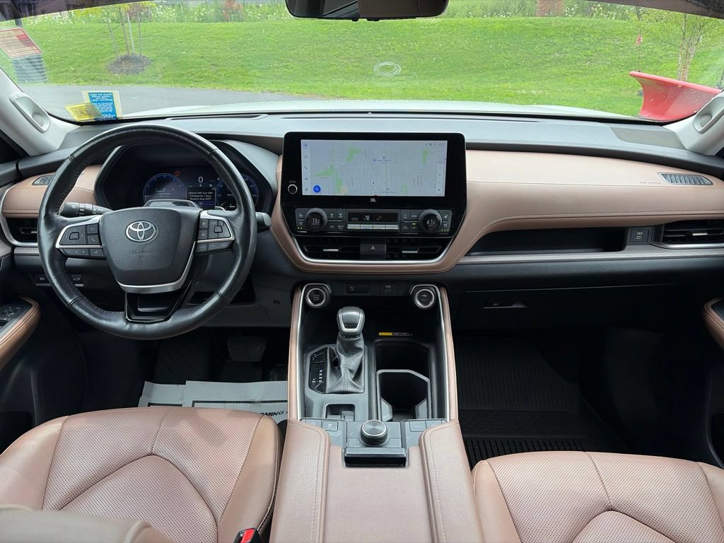 Used 2024 Toyota Grand Highlander AWD image 7