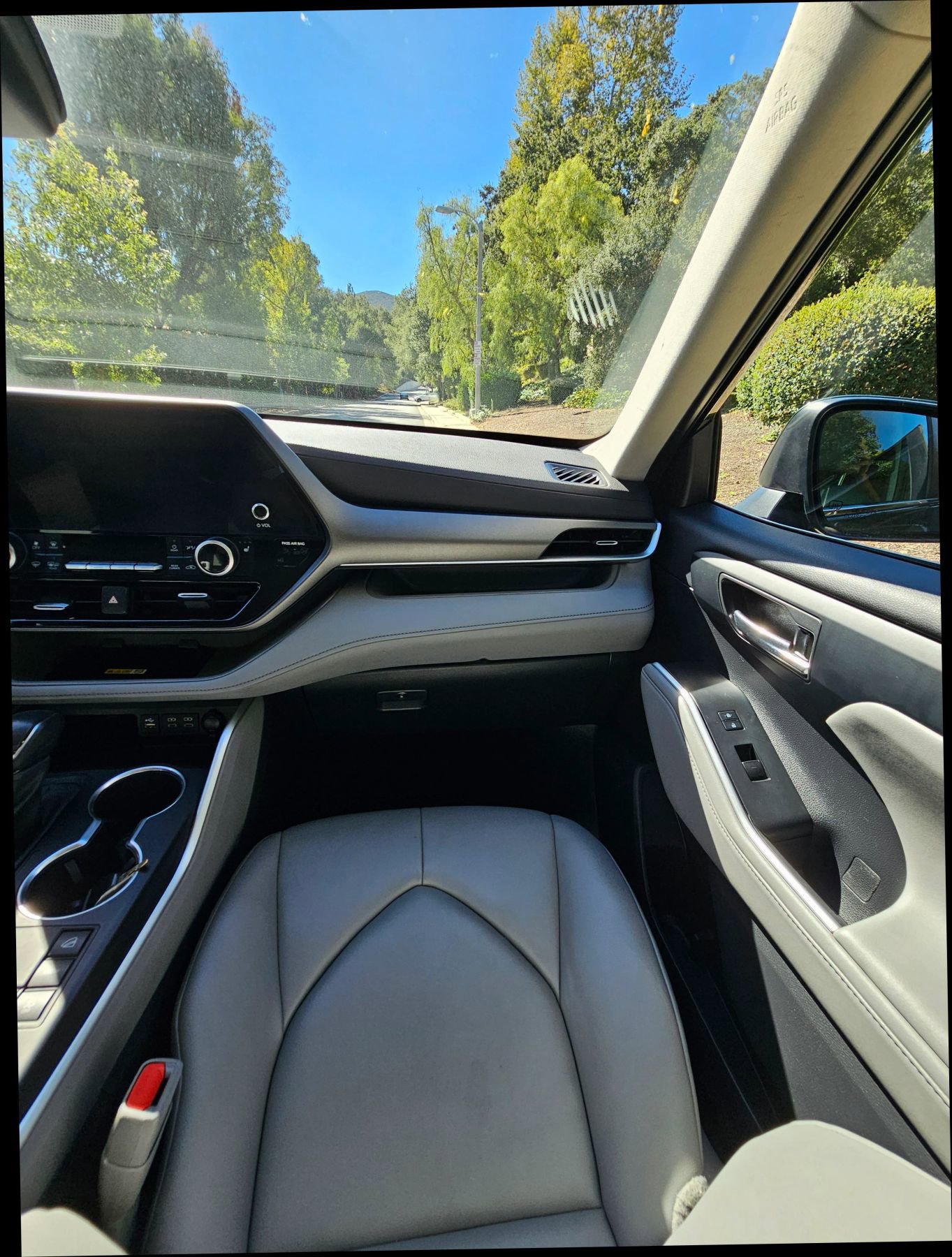 Used 2023 Toyota Highlander XLE image 34