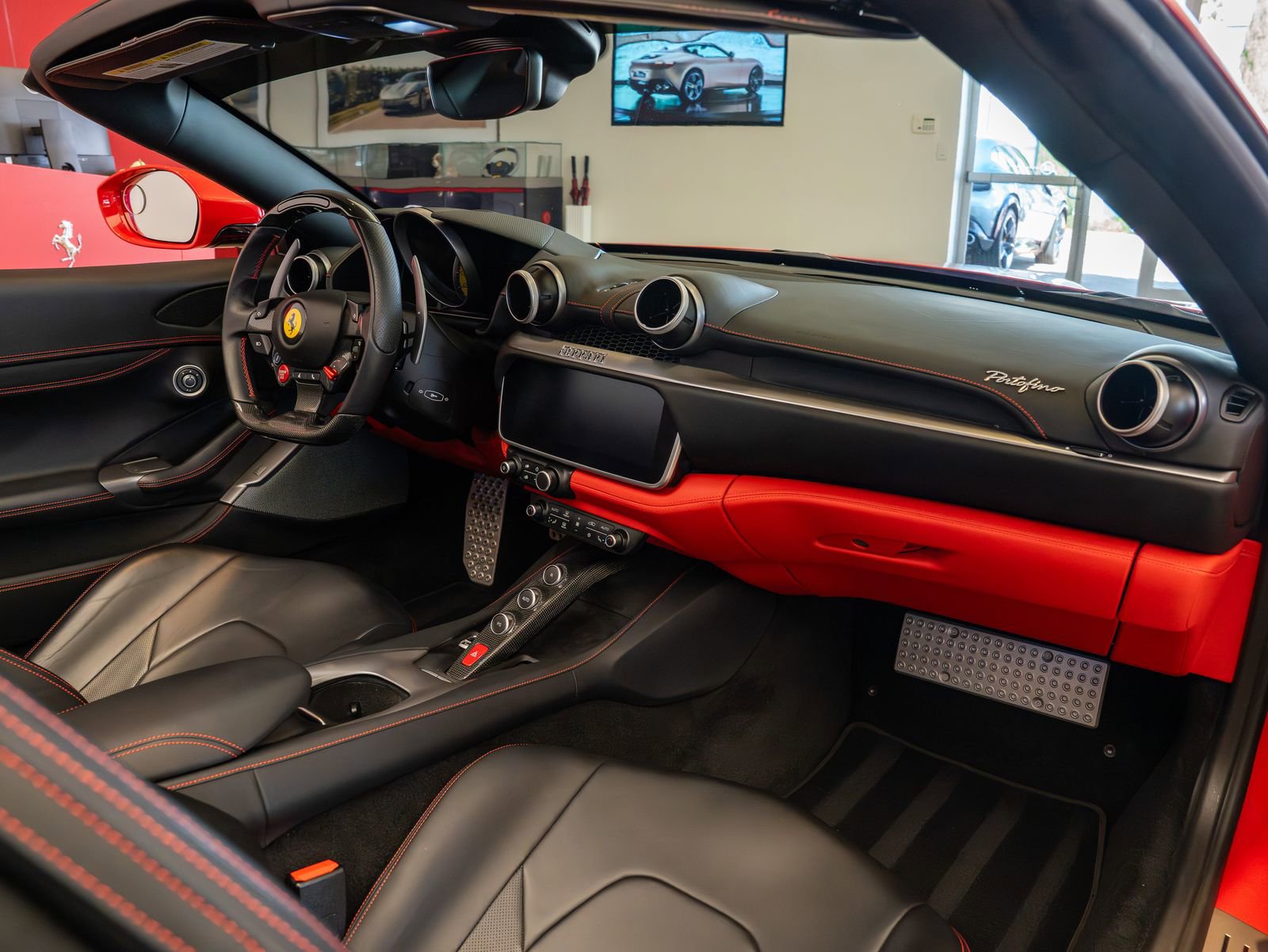 Used 2020 Ferrari Portofino RWD image 18