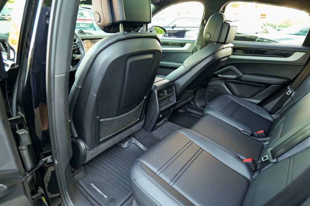 Used 2024 Porsche Cayenne Coupe AWD/4WD image 27