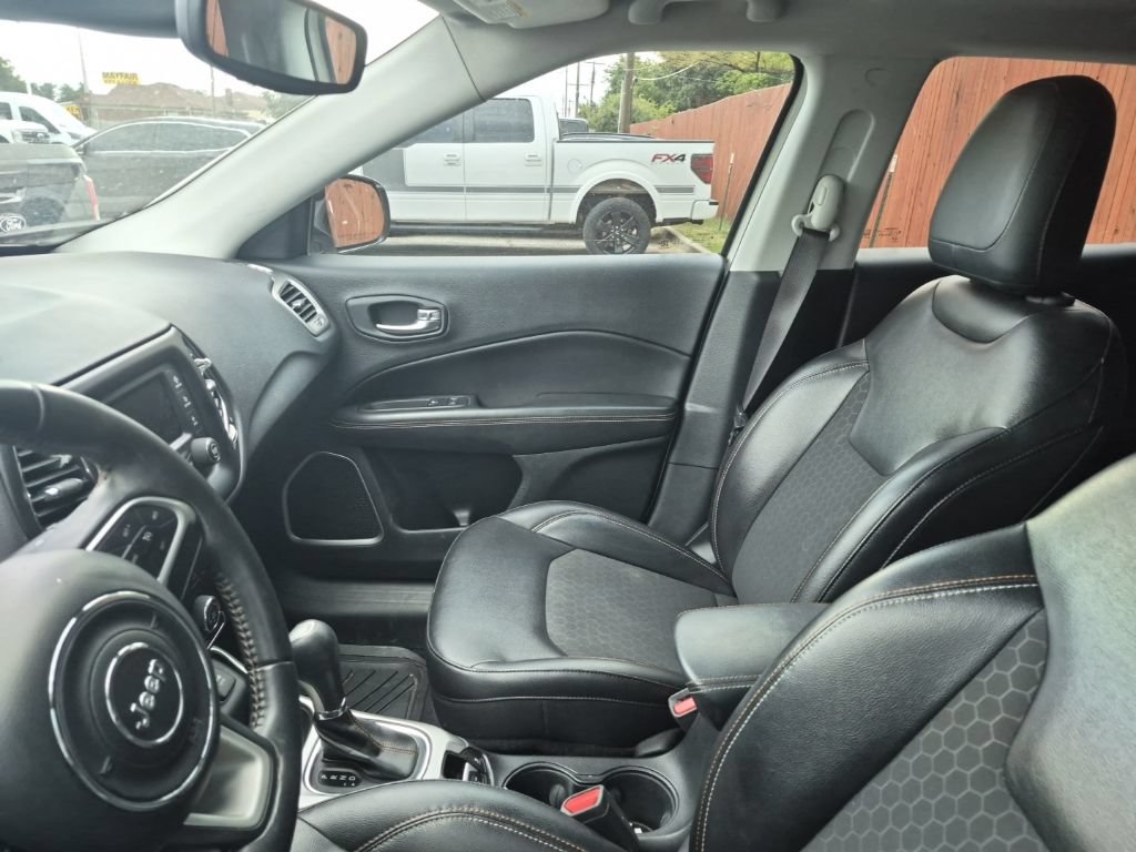 Used 2018 Jeep Compass Latitude FWD image 18