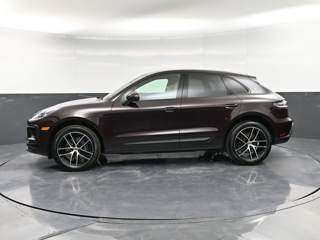 Certified 2025 Porsche Macan image 2