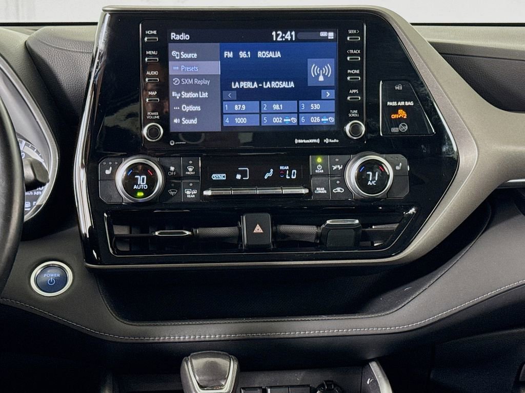 Used 2021 Toyota Highlander XLE AWD/4WD image 13