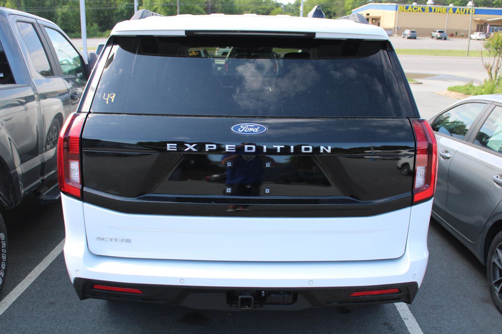 Used 2025 Ford Expedition Active AWD/4WD image 5