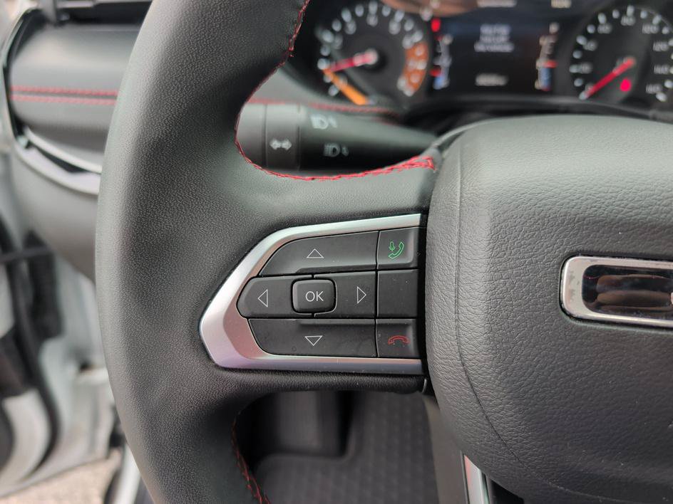 Used 2025 Jeep Compass Trailhawk AWD/4WD image 19