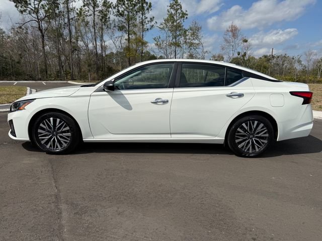 Used 2025 Nissan Altima 2.5 SV image 2