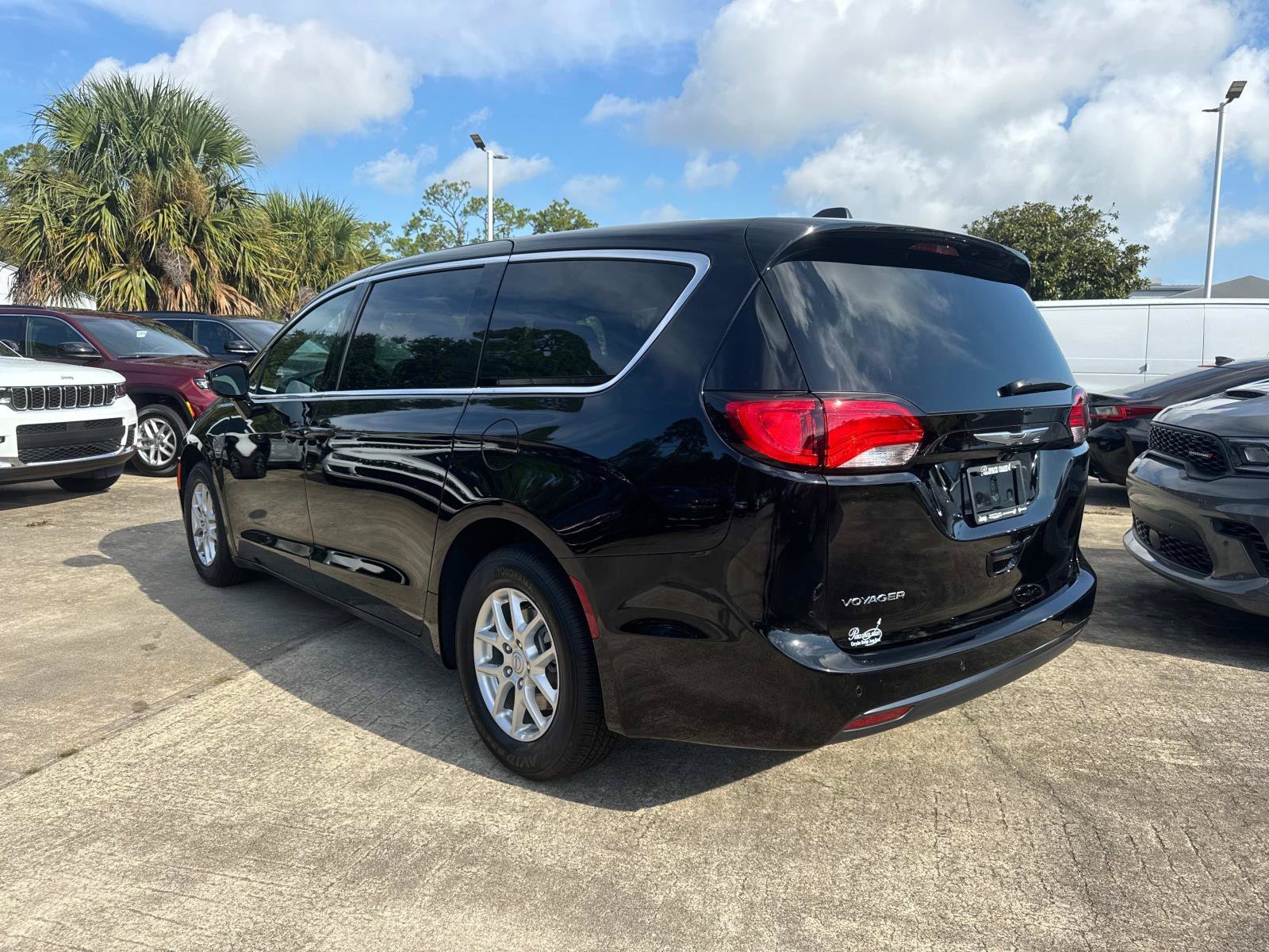 New 2026 Chrysler Voyager LX FWD image 5