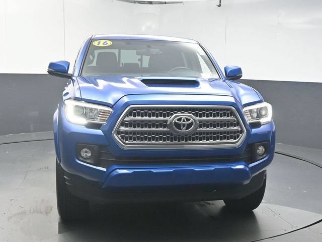 Used 2016 Toyota Tacoma TRD Sport w/ Premium & Technology Package RWD image 3