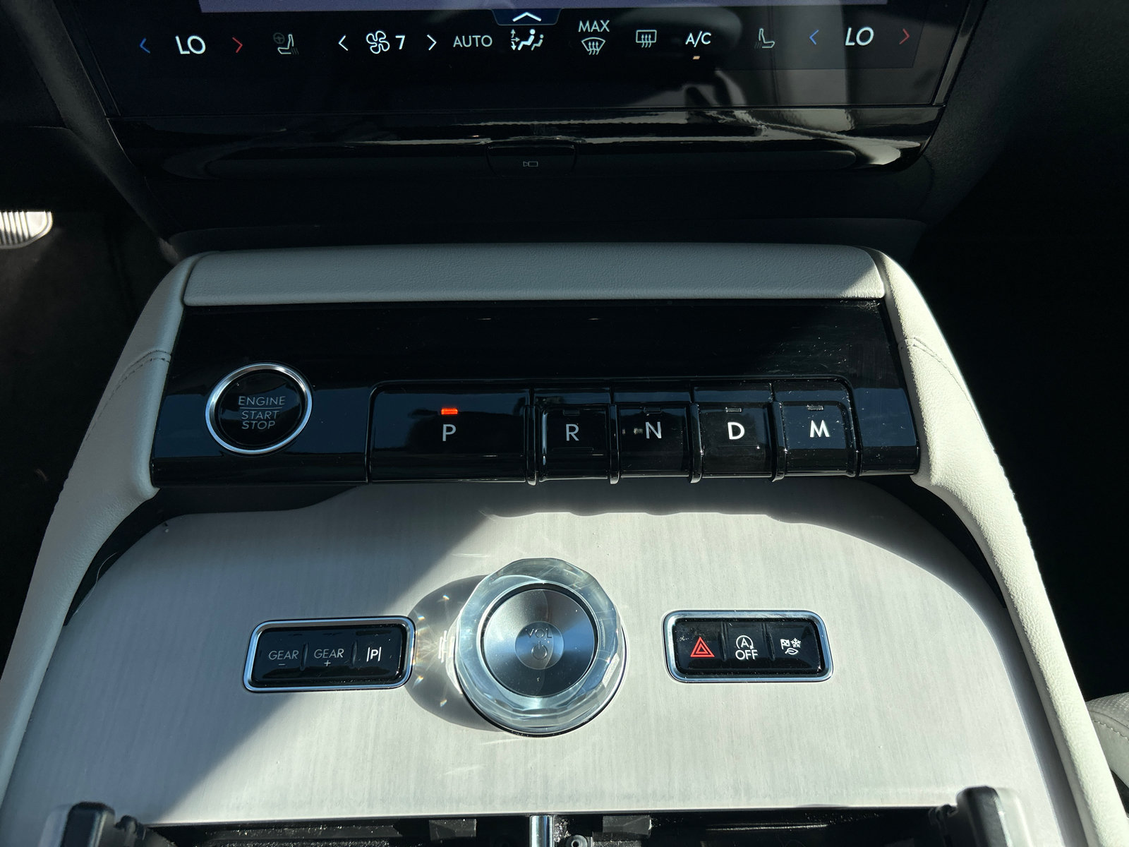 New 2026 Lincoln Navigator L Premier AWD/4WD image 24