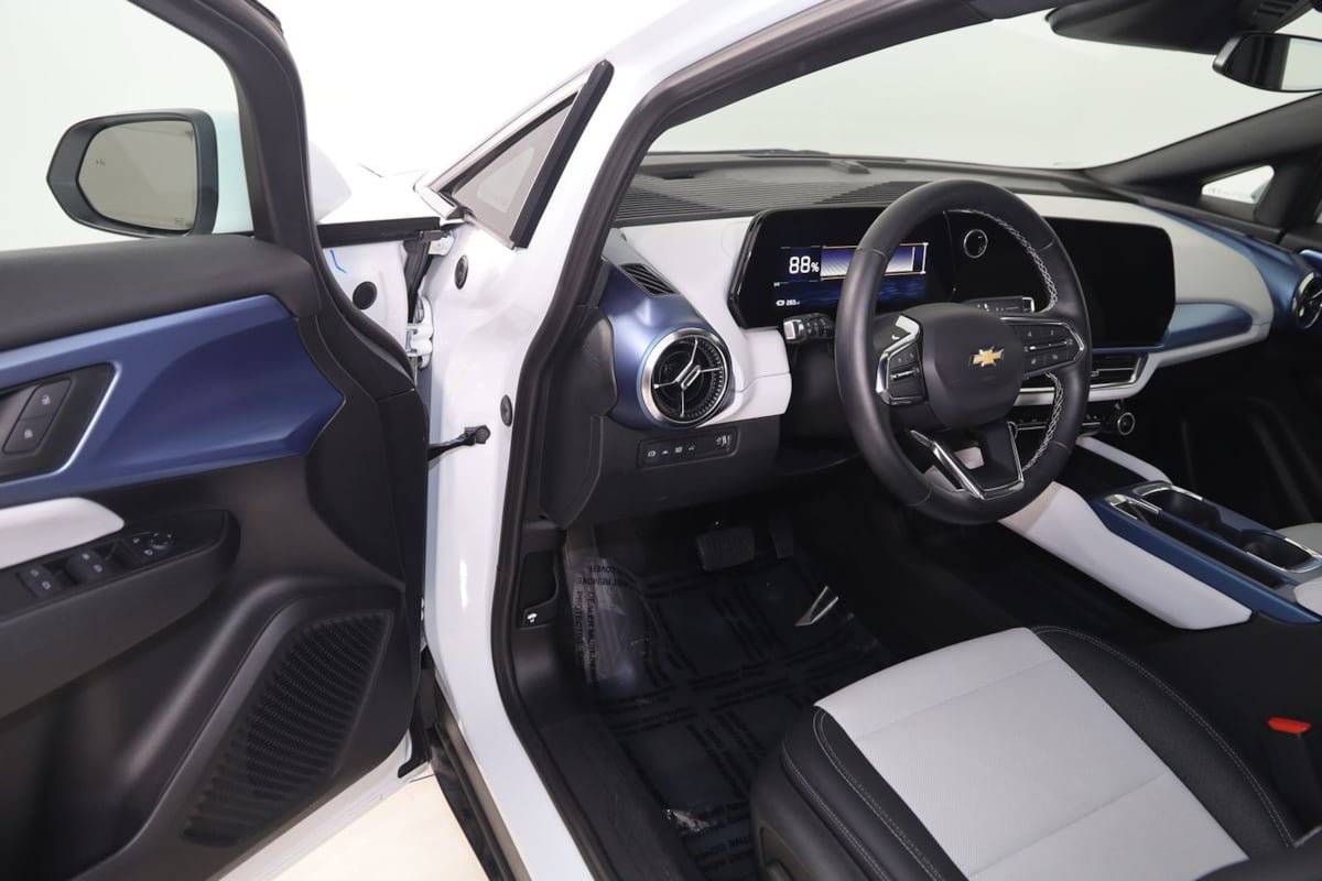 Used 2025 Chevrolet Equinox EV LT FWD image 49