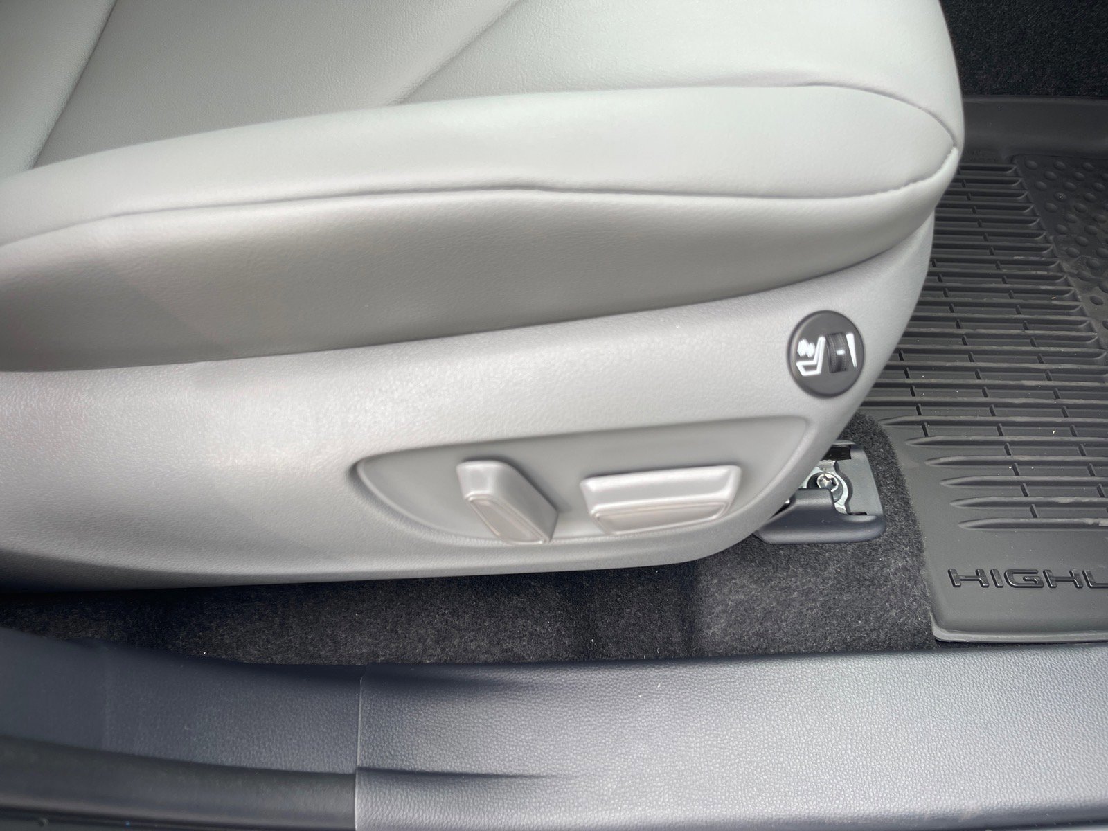 New 2026 Toyota Highlander XLE image 17