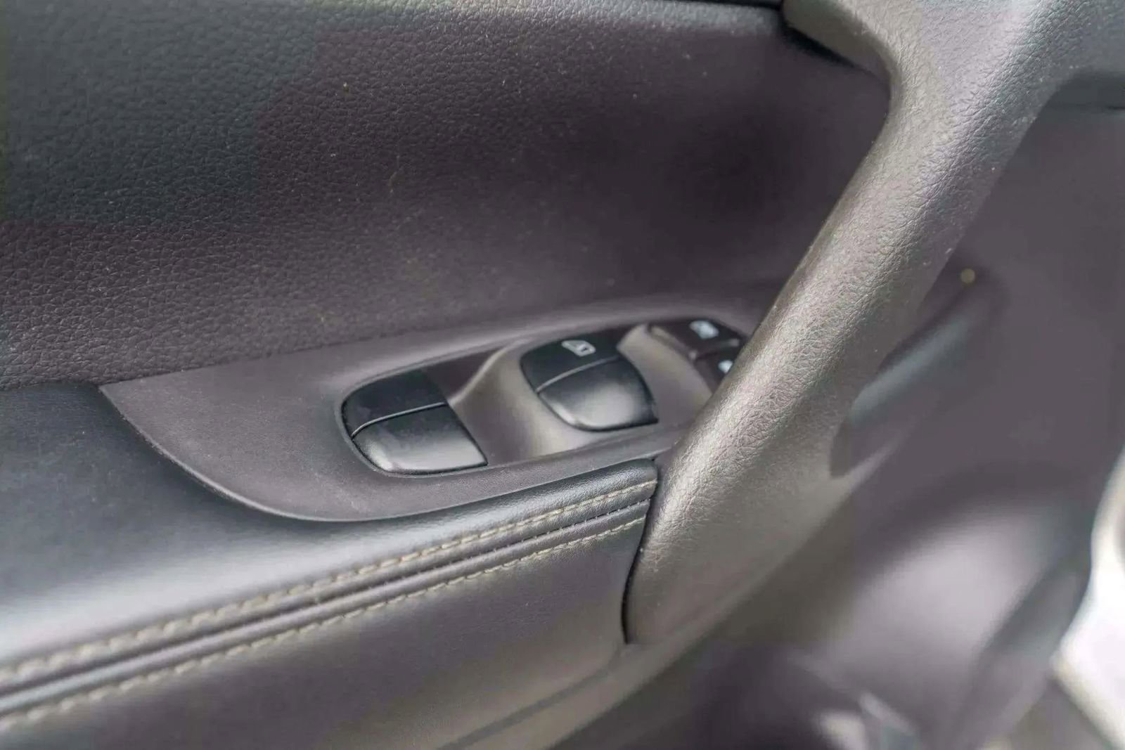 Used 2019 Nissan Rogue SV w/ Premium Package image 17