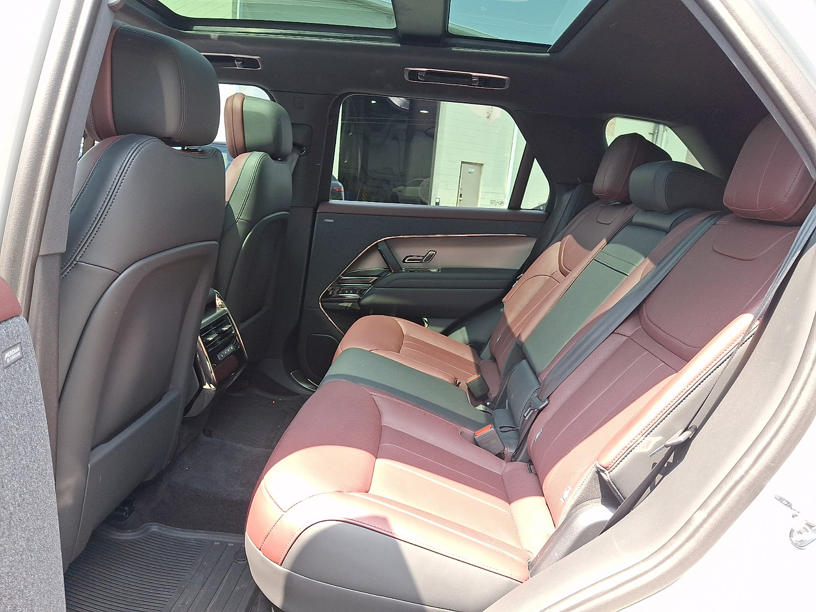 Used 2024 Land Rover Range Rover Sport Dynamic SE AWD/4WD image 5