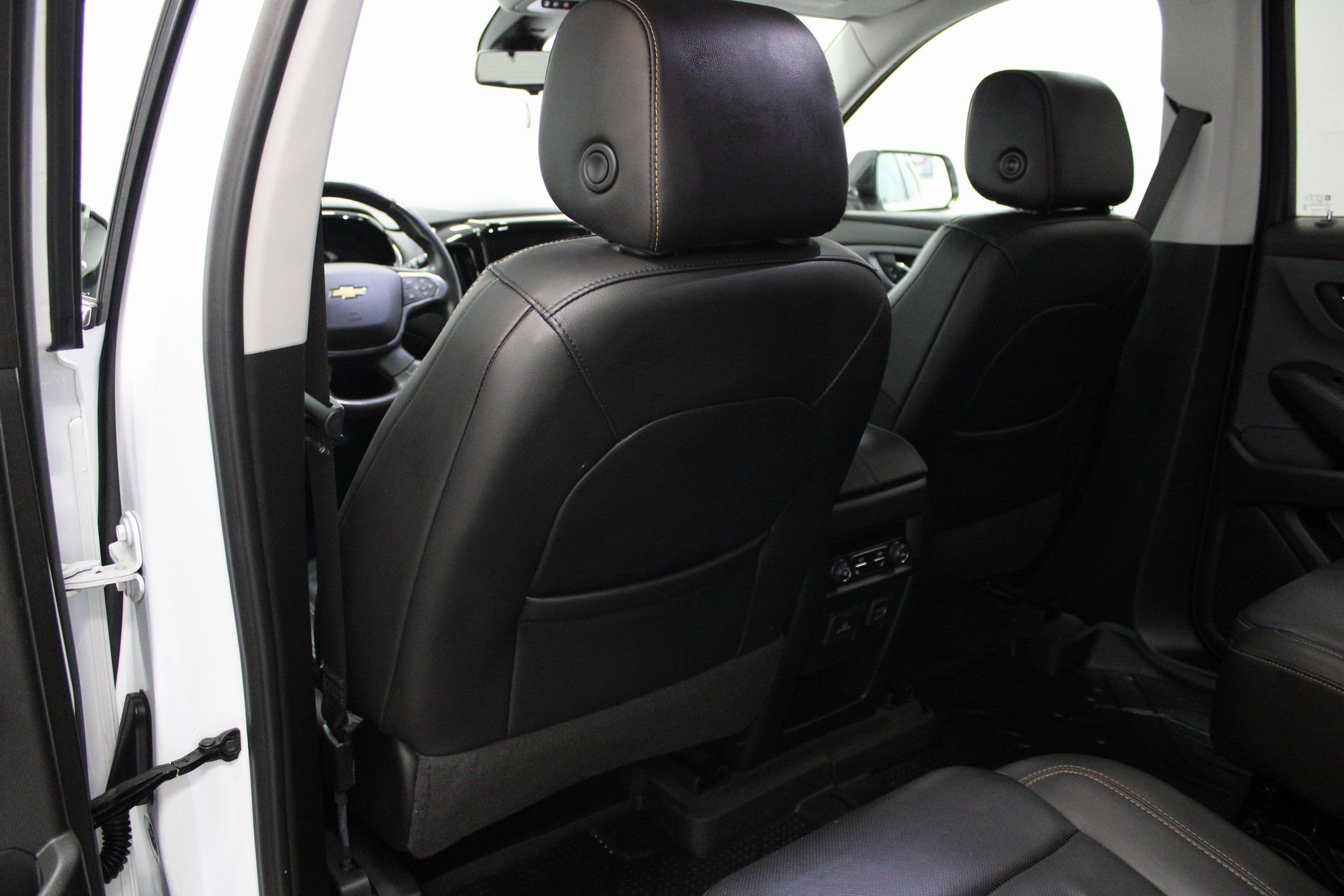 Used 2020 Chevrolet Traverse Premier w/ LPO, Blackout Package image 23