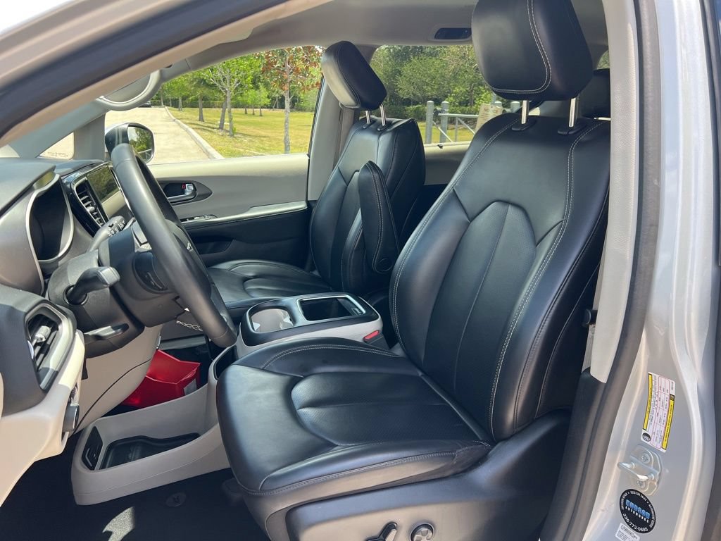 Used 2023 Chrysler Pacifica Touring-L FWD image 50
