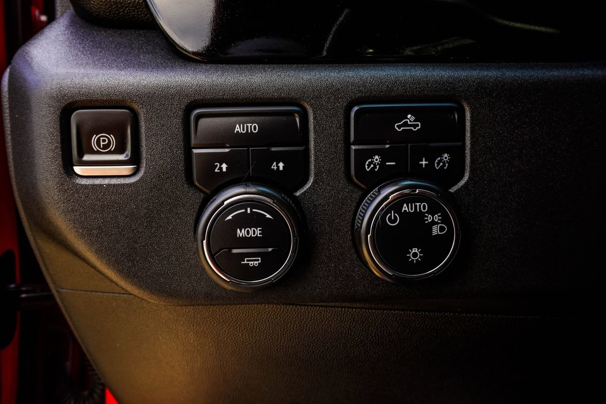 Used 2023 Chevrolet Silverado 1500 LT AWD/4WD image 30