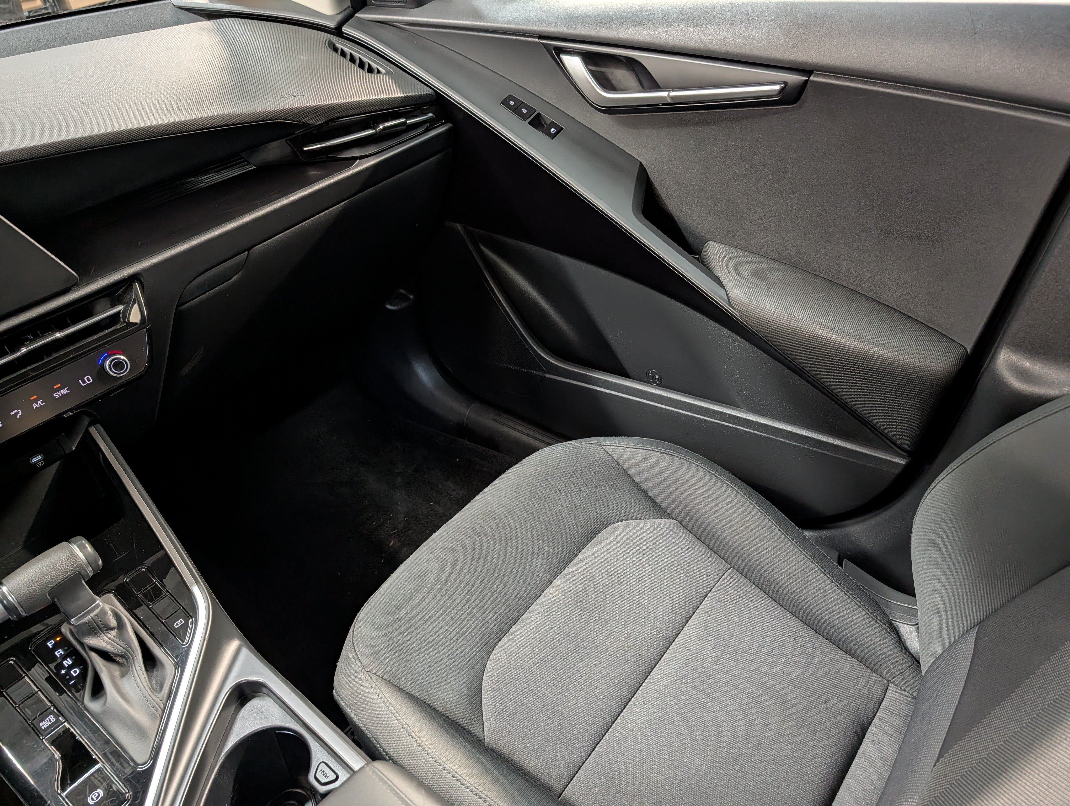 Certified 2026 Kia Niro LX FWD image 11