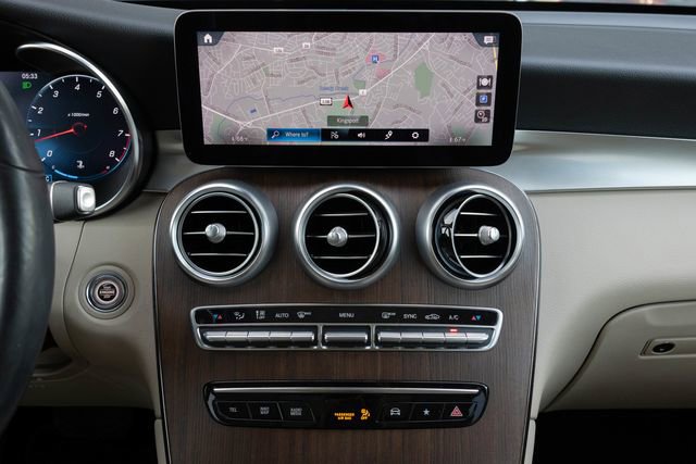 Used 2021 Mercedes-Benz GLC 300 4MATIC image 25