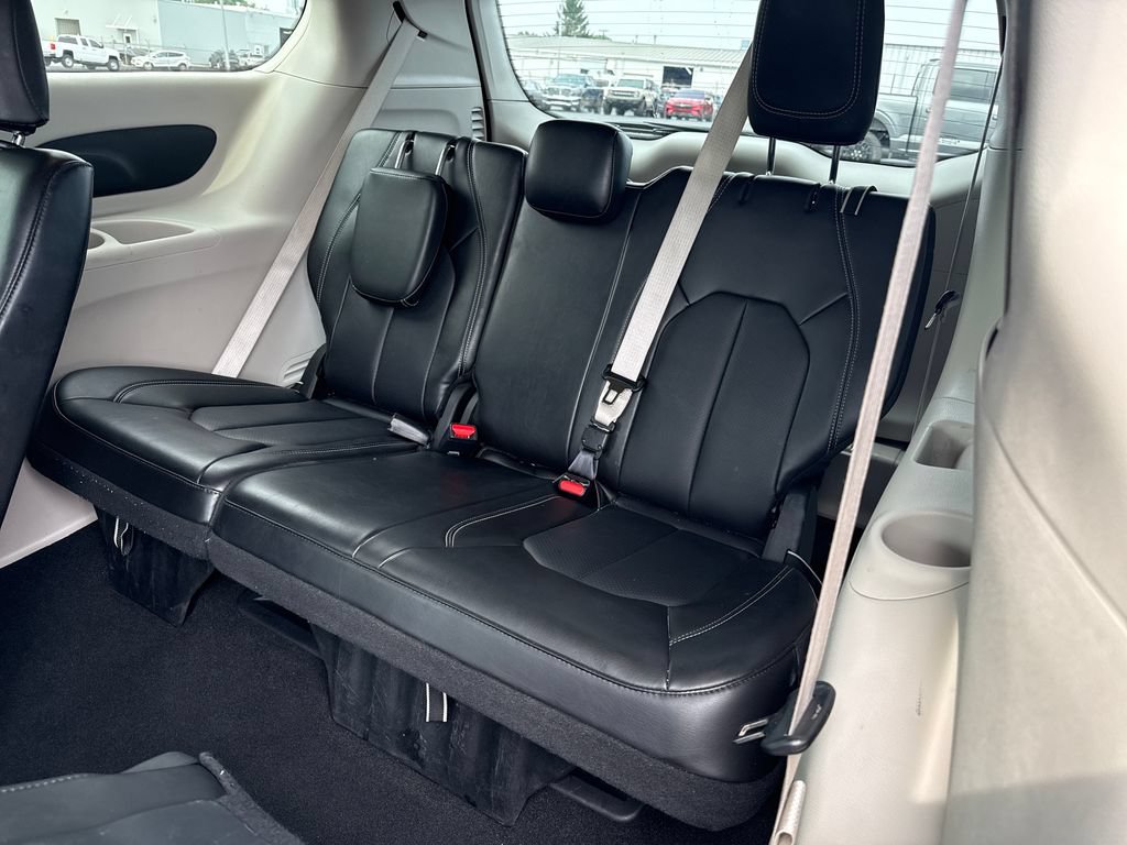 Used 2024 Chrysler Pacifica Touring-L FWD image 19