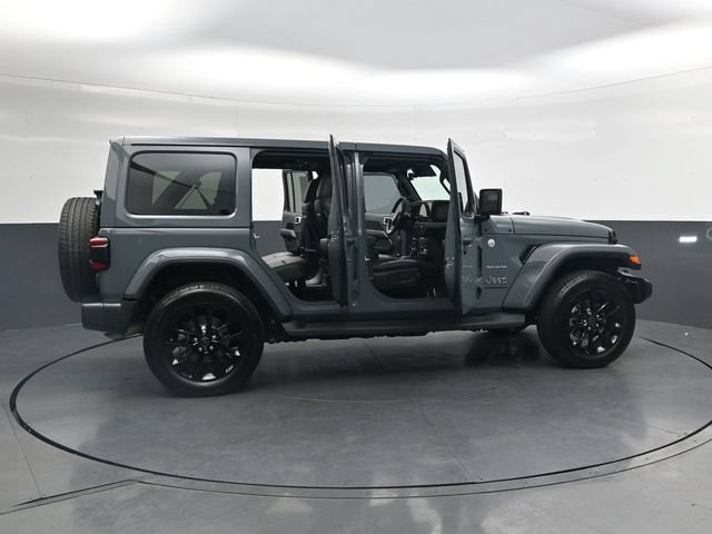 Used 2024 Jeep Wrangler Unlimited Sahara w/ Technology Group AWD/4WD image 40