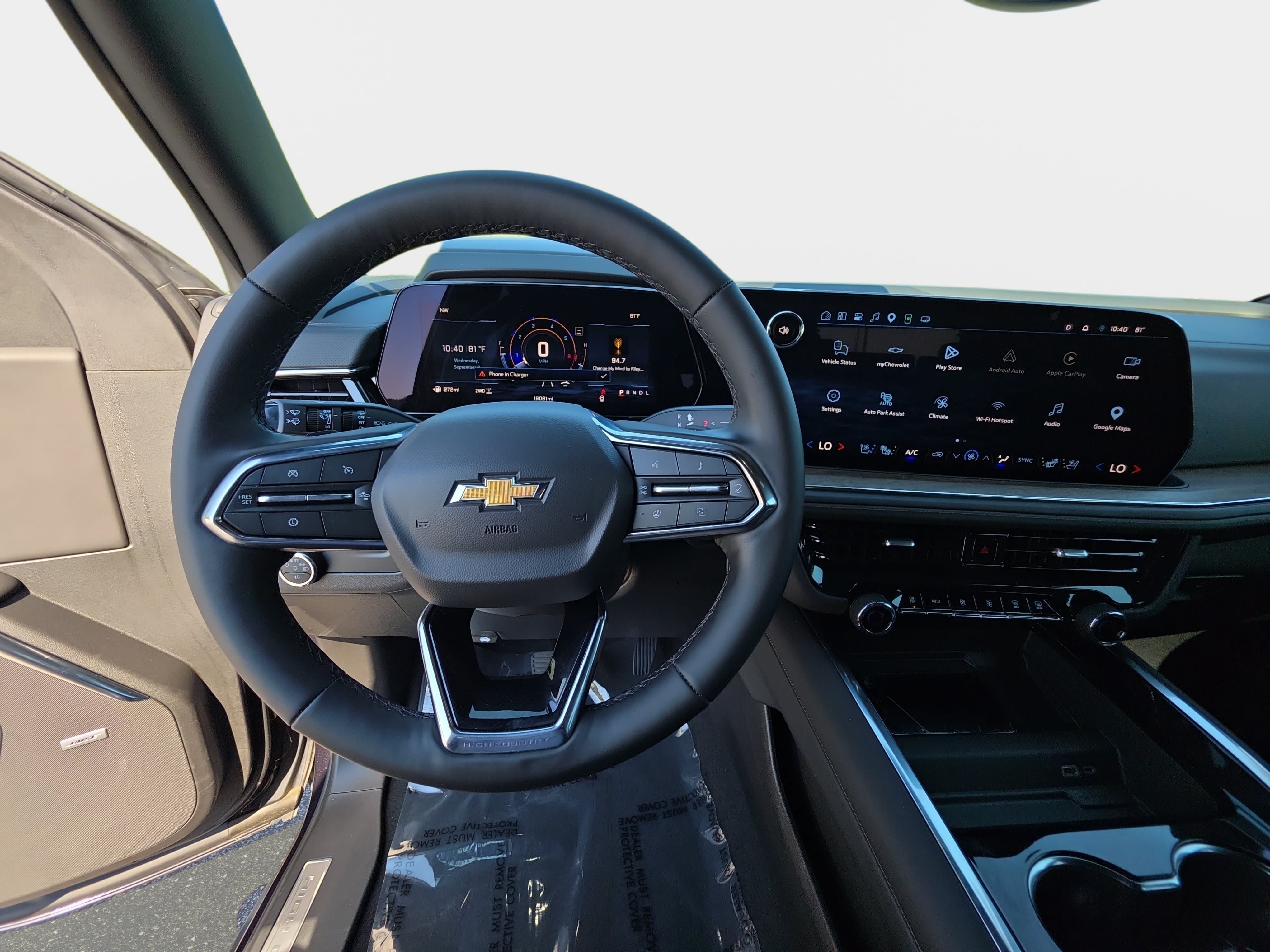 Used 2025 Chevrolet Suburban High Country AWD/4WD image 17
