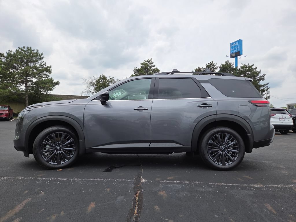 New 2026 Nissan Pathfinder SL w/ SL Premium Package AWD/4WD image 15
