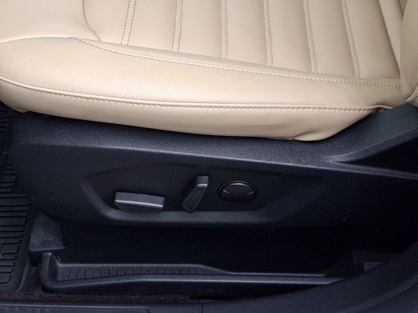 Used 2024 Ford Edge SEL w/ Convenience Package AWD/4WD image 4