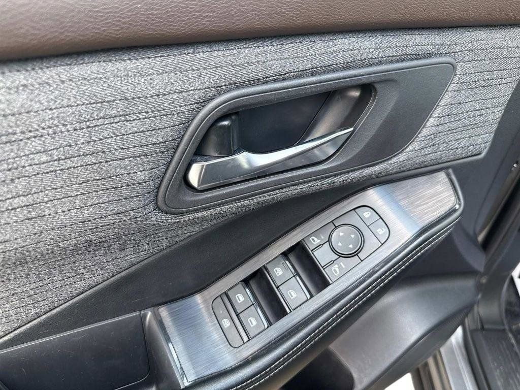 Used 2023 Nissan Rogue SV image 8