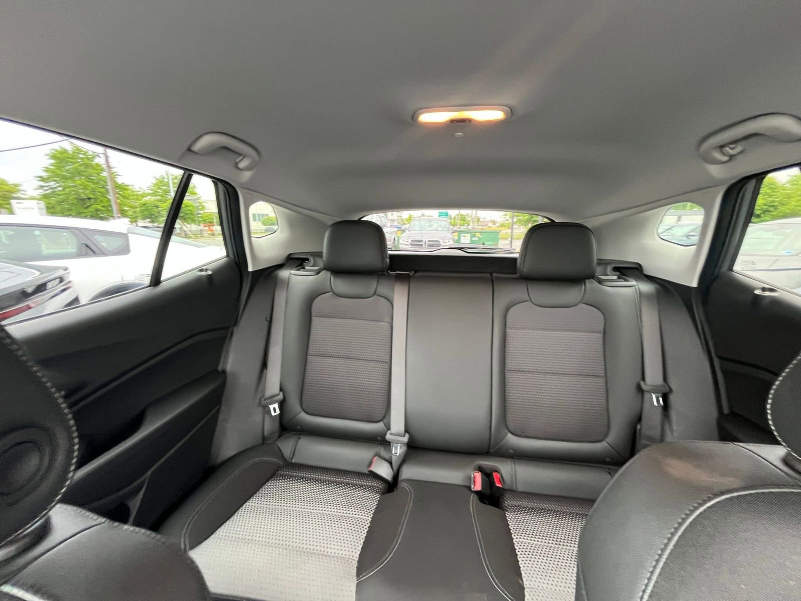 Used 2025 Chevrolet Trax LT FWD image 36