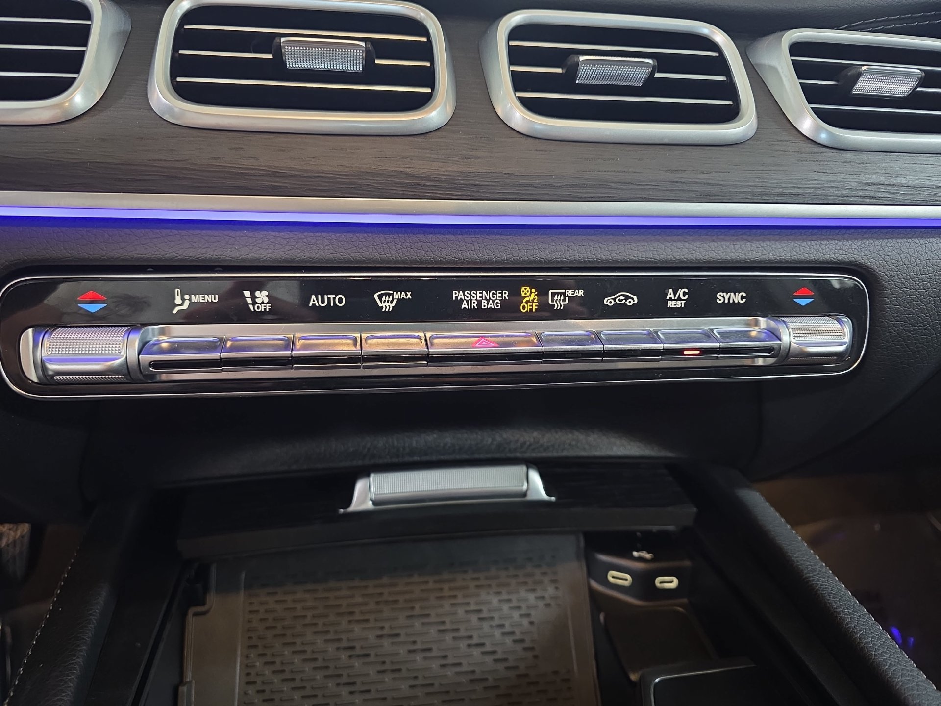 Used 2024 Mercedes-Benz GLS 450 4MATIC image 24