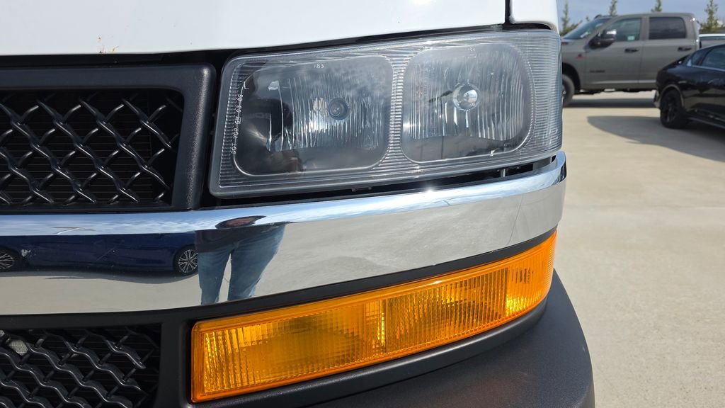 Used 2024 Chevrolet Express 2500 w/ Driver Convenience Package image 9