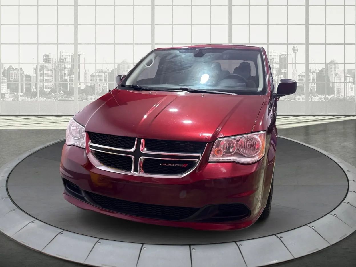 Used 2018 Dodge Grand Caravan SE w/ UConnect Hands-Free Group image 8