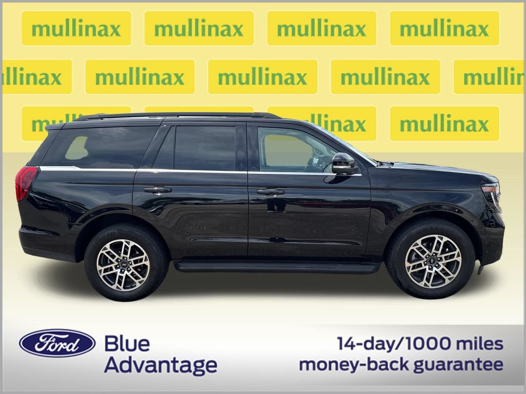 Used 2025 Ford Expedition Active RWD image 2