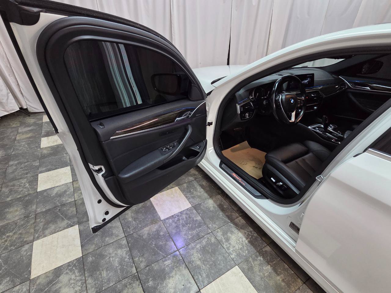 Used 2018 BMW 530i xDrive AWD/4WD image 11