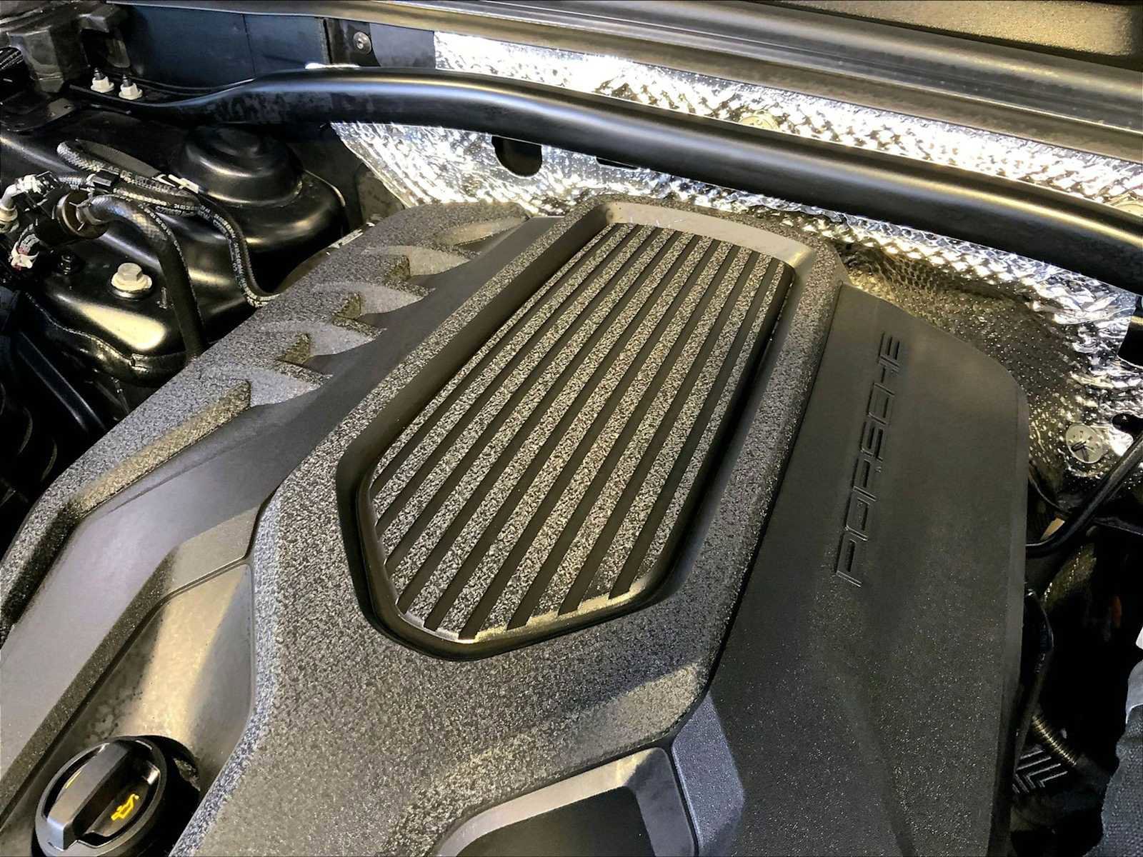 Used 2025 Porsche Macan image 33