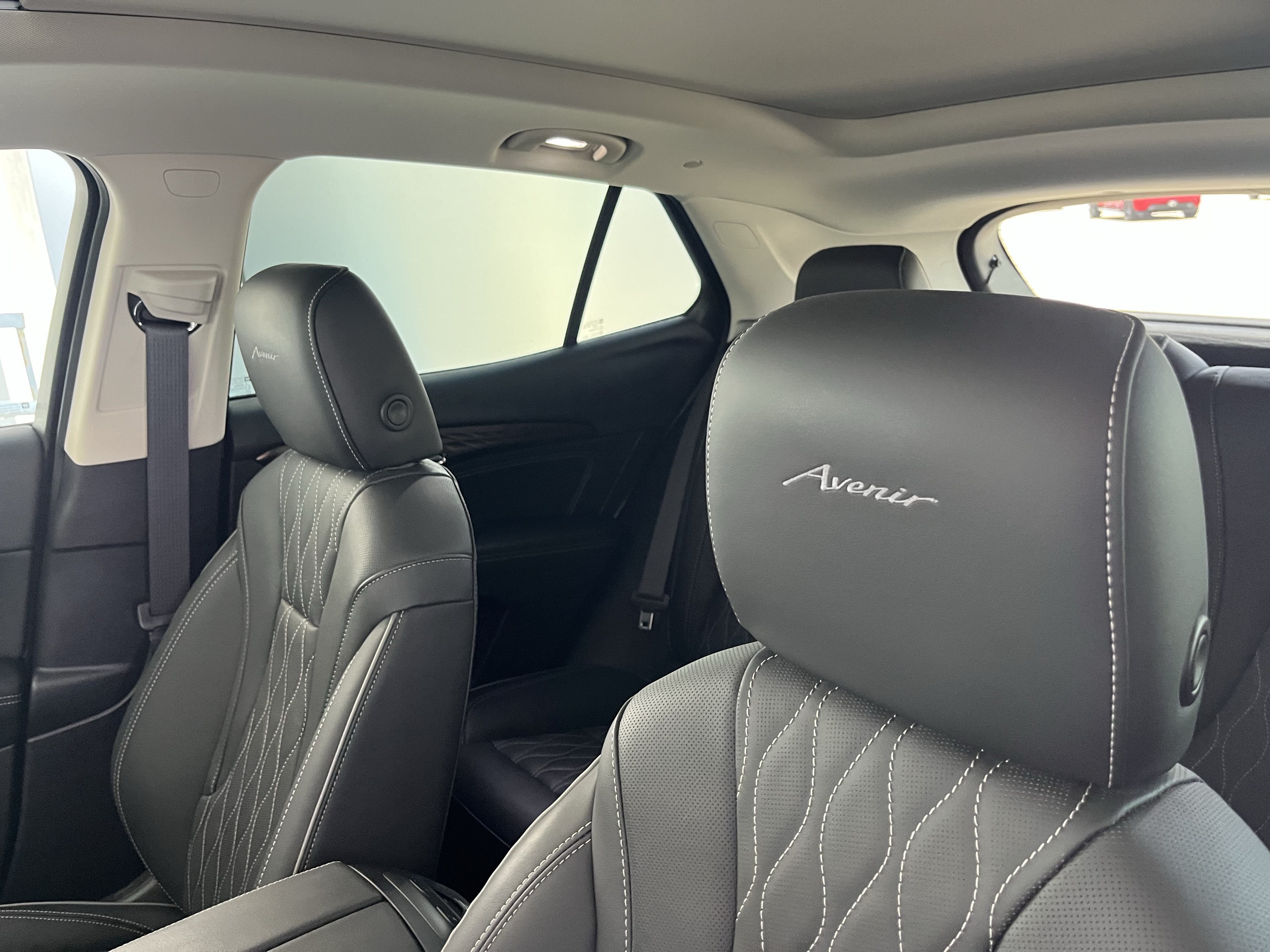 Used 2023 Buick Envision Avenir AWD/4WD image 9