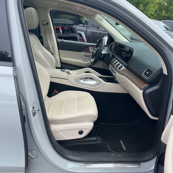 Used 2024 Mercedes-Benz GLS 450 4MATIC image 9