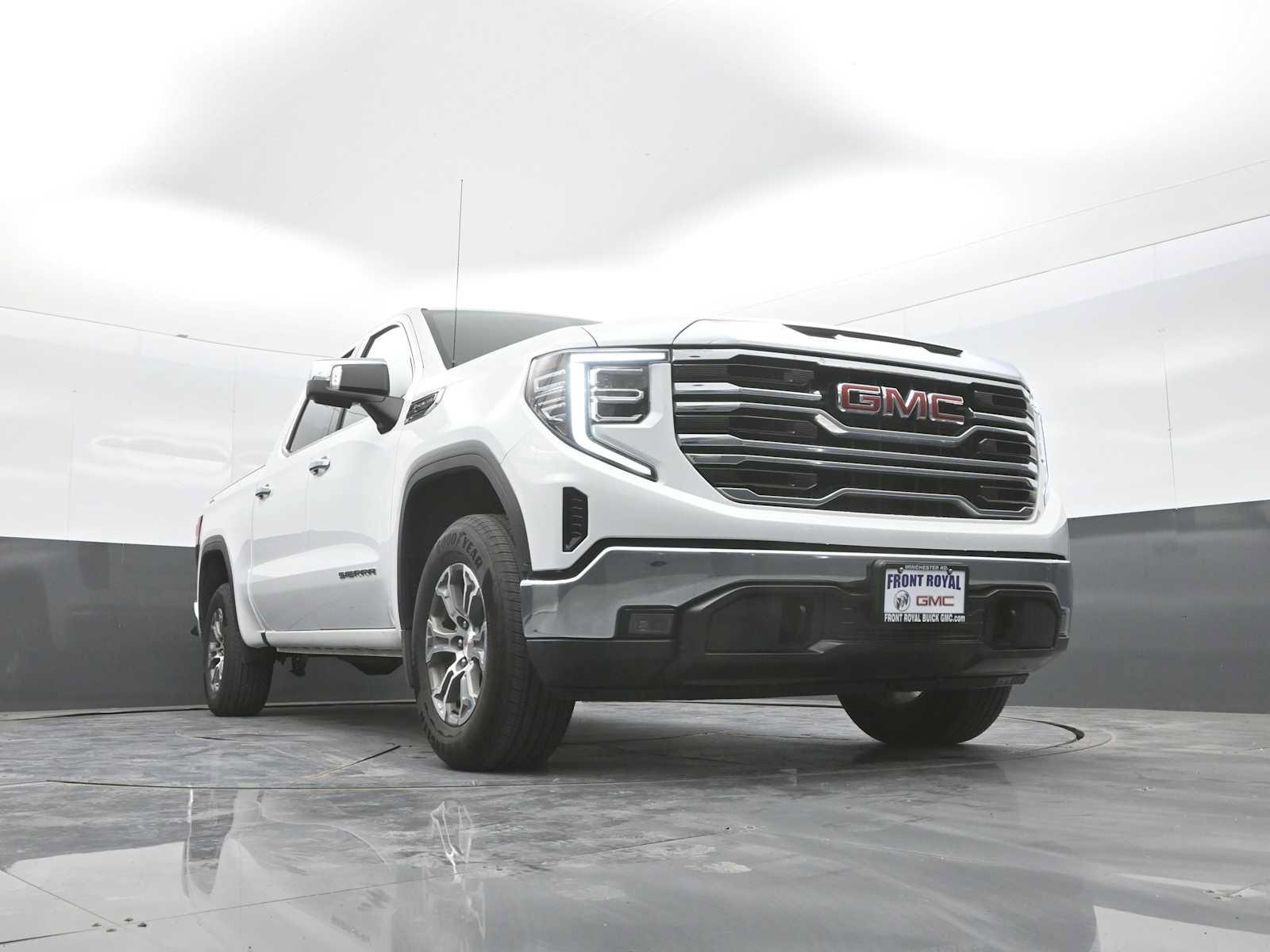 Used 2025 GMC Sierra 1500 SLT AWD/4WD image 44
