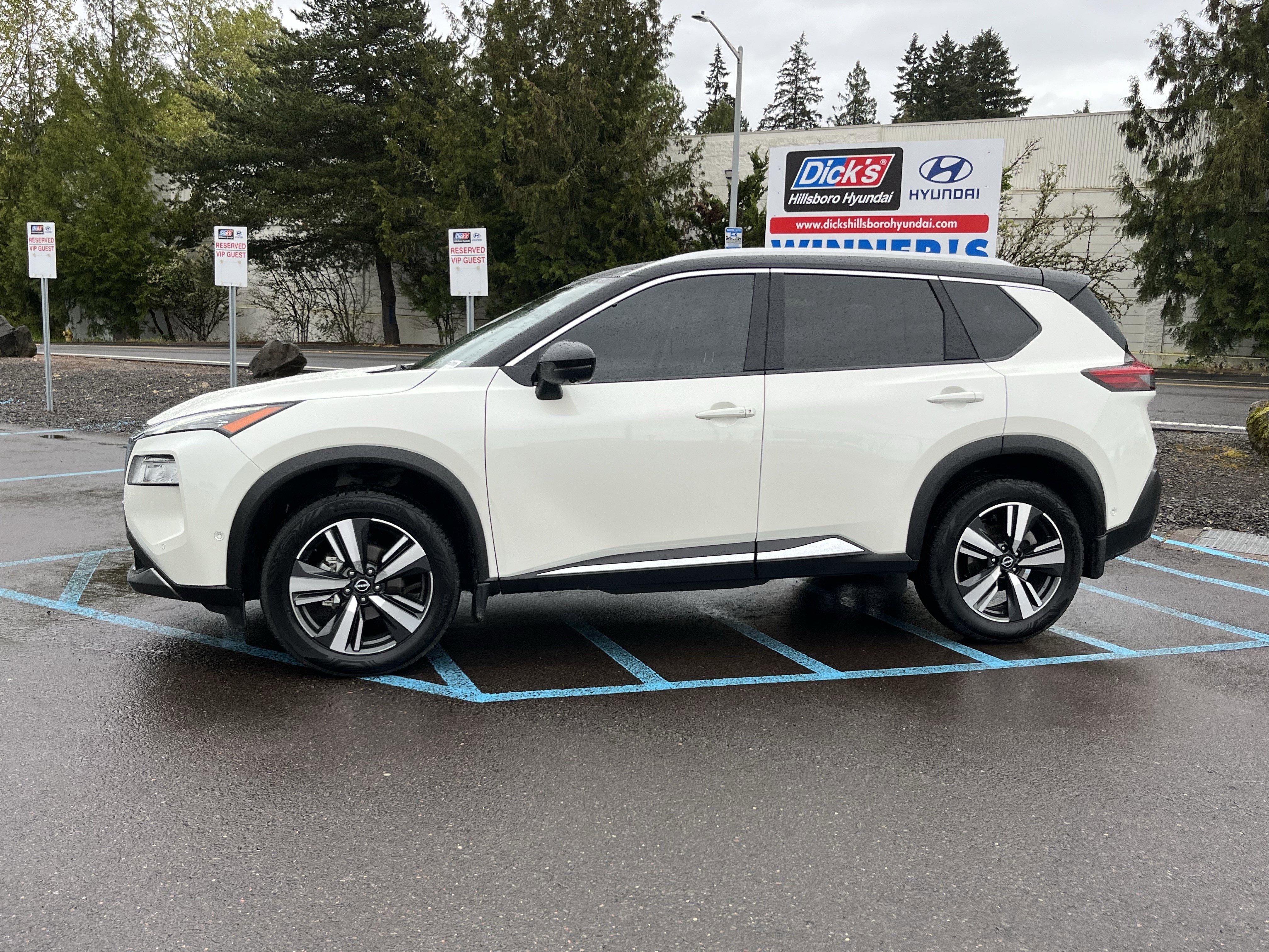 Used 2023 Nissan Rogue SL w/ SL Premium Package AWD/4WD image 2