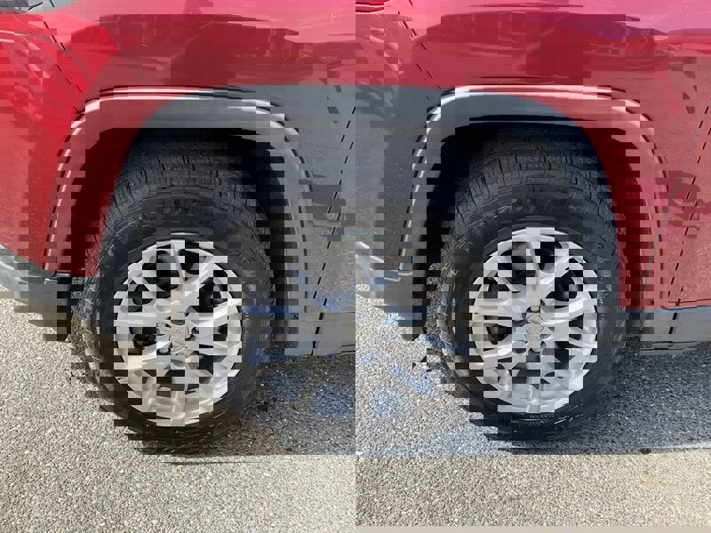 Used 2014 Jeep Cherokee Latitude w/ Comfort/Convenience Group image 11