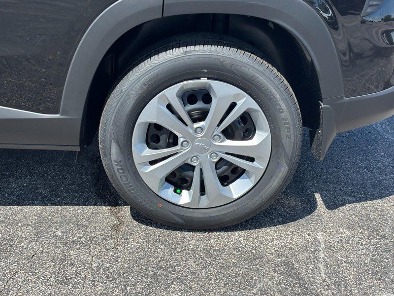 New 2026 Chevrolet Trax LS w/ Driver Confidence Package FWD image 4
